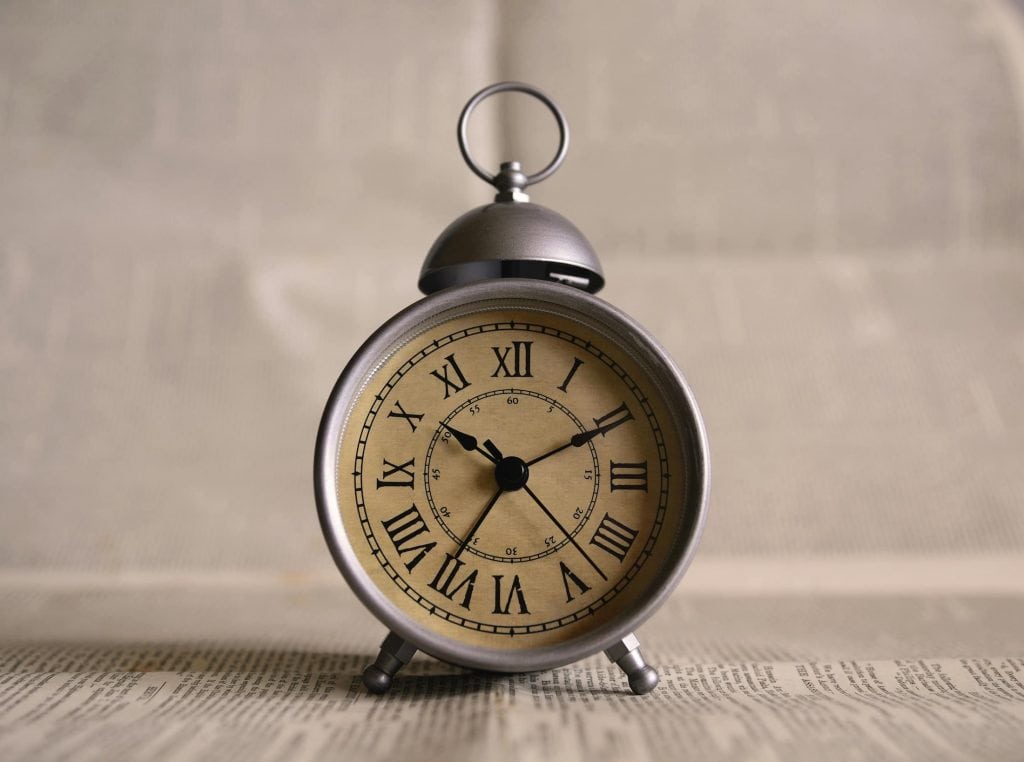 Image of an old school looking clock.