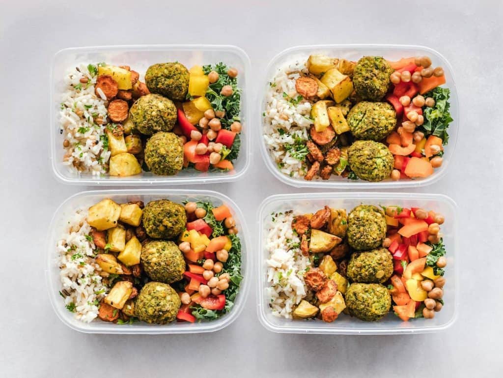 Image of 4 healthy lunches which were meal prepped ahead of time for the week. 